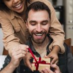 Cadeau pour homme : pourquoi l'objet artisanal s'impose en 2026